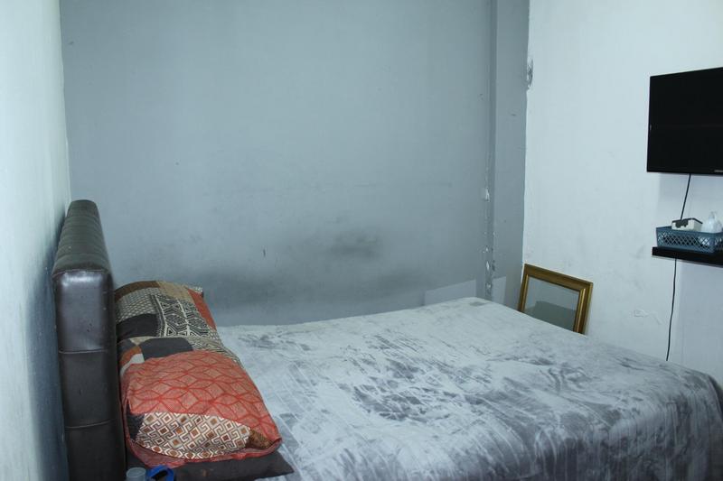 1 Bedroom Property for Sale in Goodwood Central Western Cape